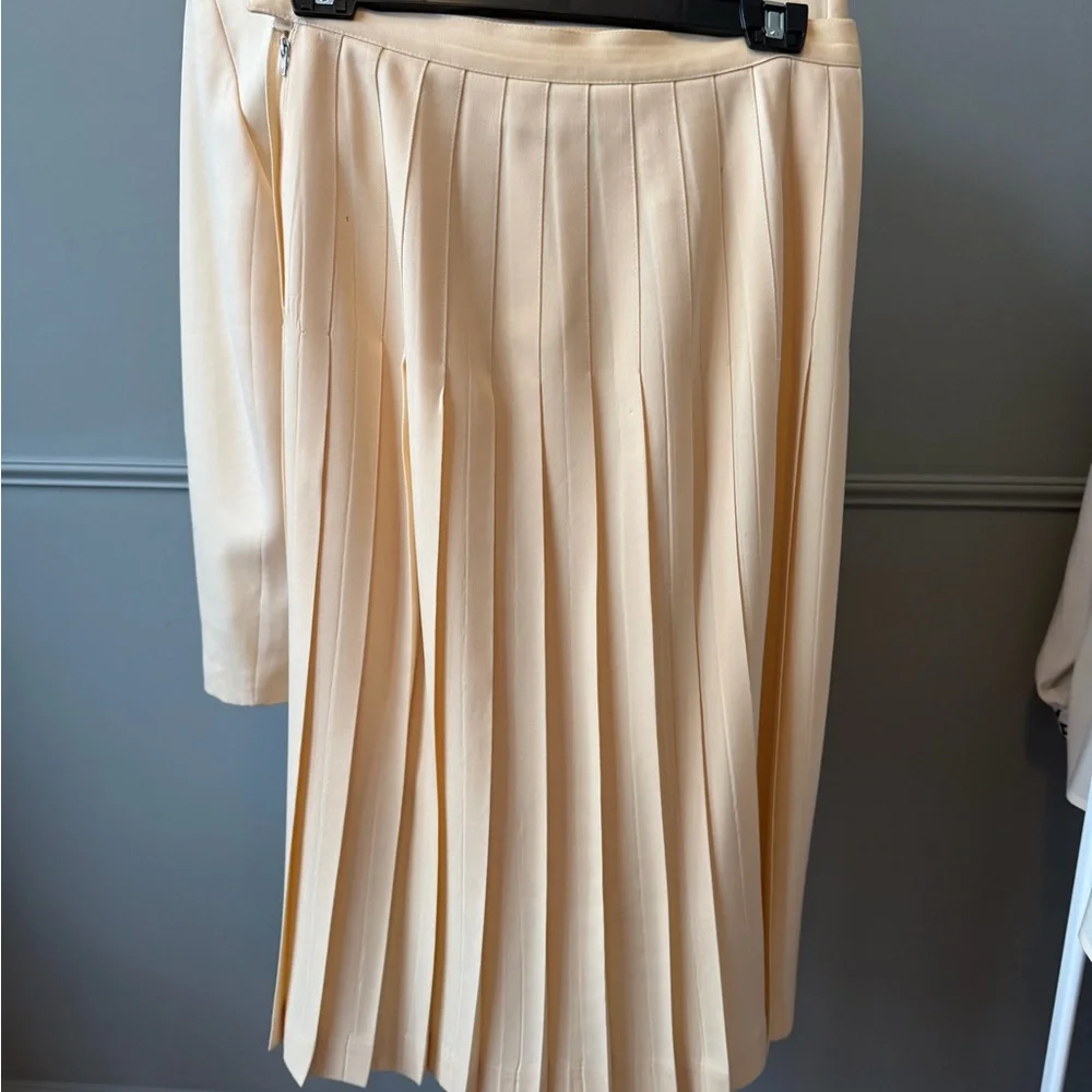 Vintage Christian Dior Cream Women's Blazer & Skirt Set Sz 8 - Picture 12 of 14